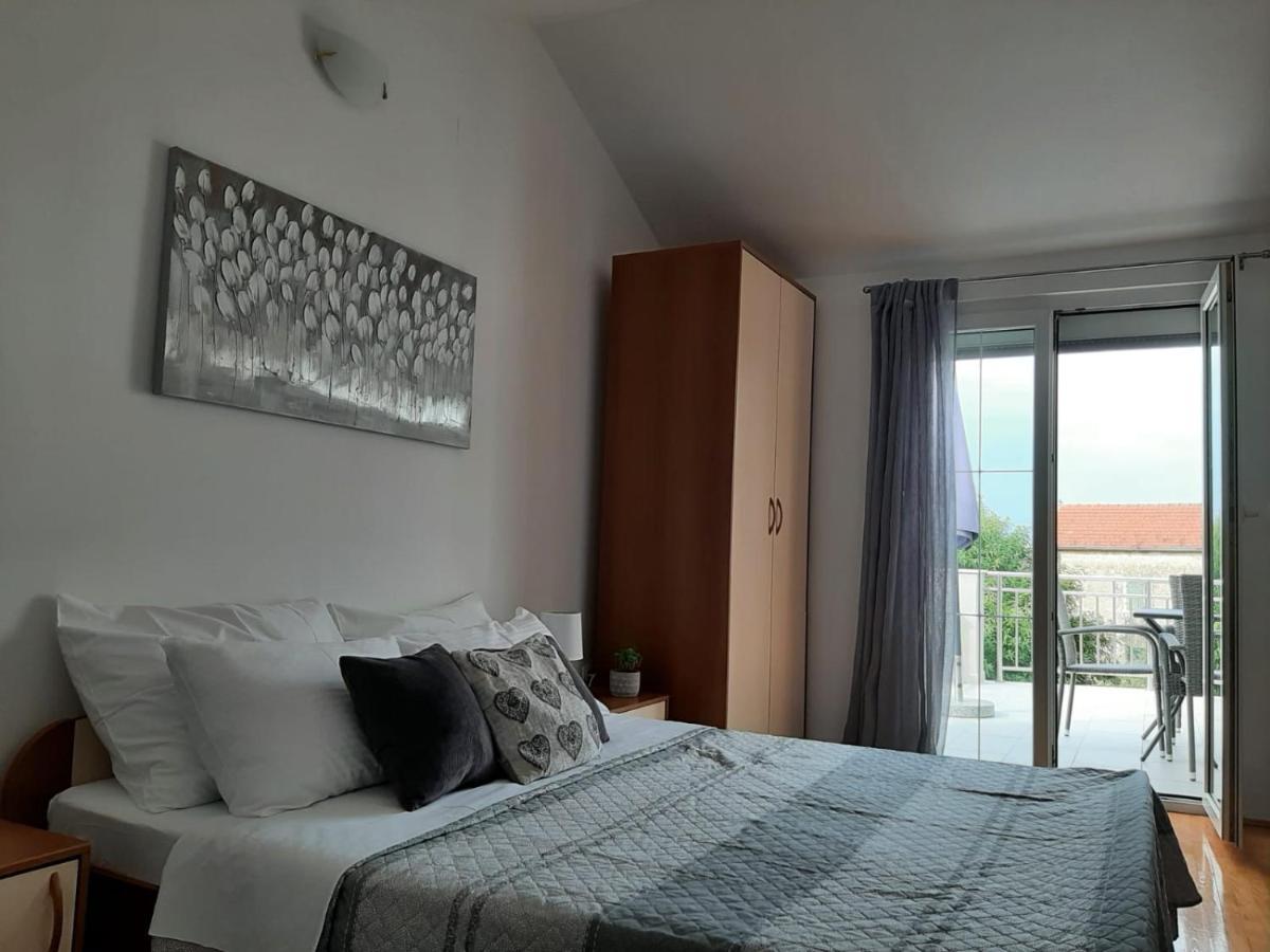 Apartments Luna Свети свети Филип и Яков Екстериор снимка