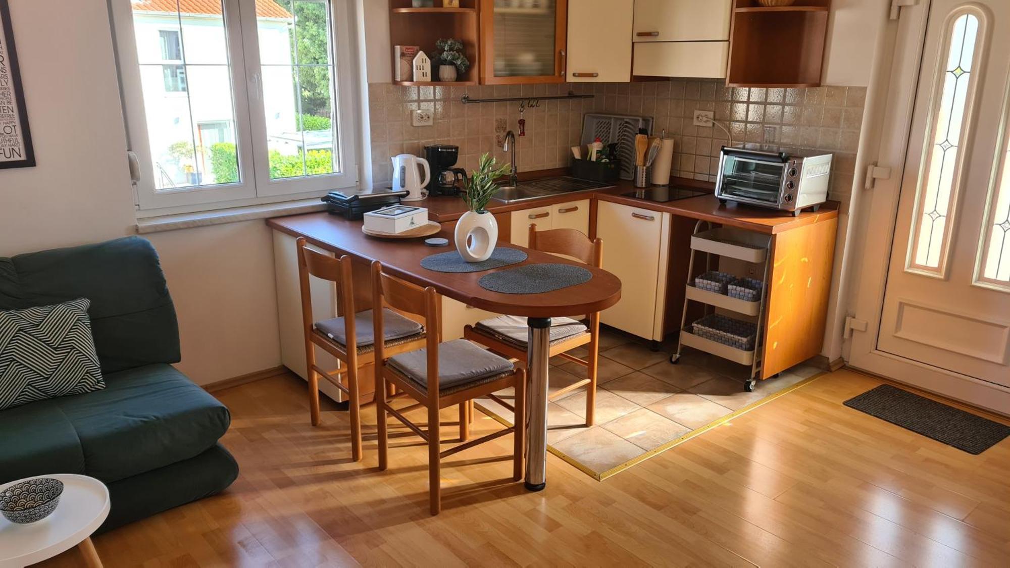 Apartments Luna Свети свети Филип и Яков Екстериор снимка