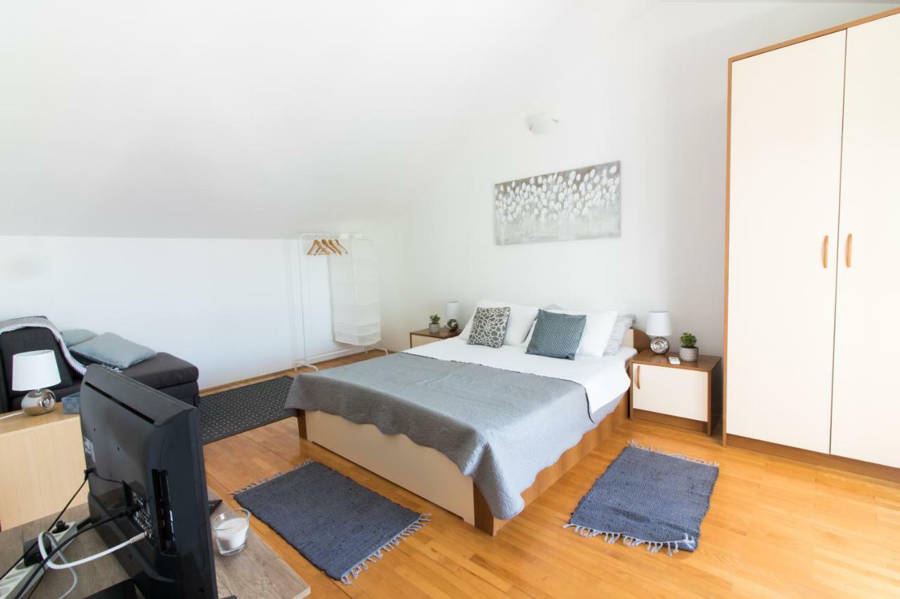 Apartments Luna Свети свети Филип и Яков Екстериор снимка