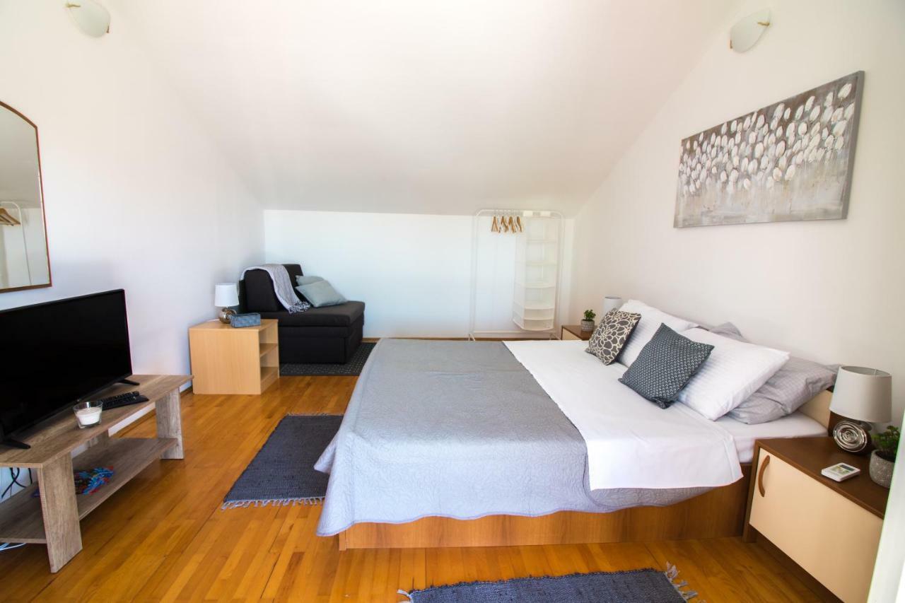 Apartments Luna Свети свети Филип и Яков Екстериор снимка